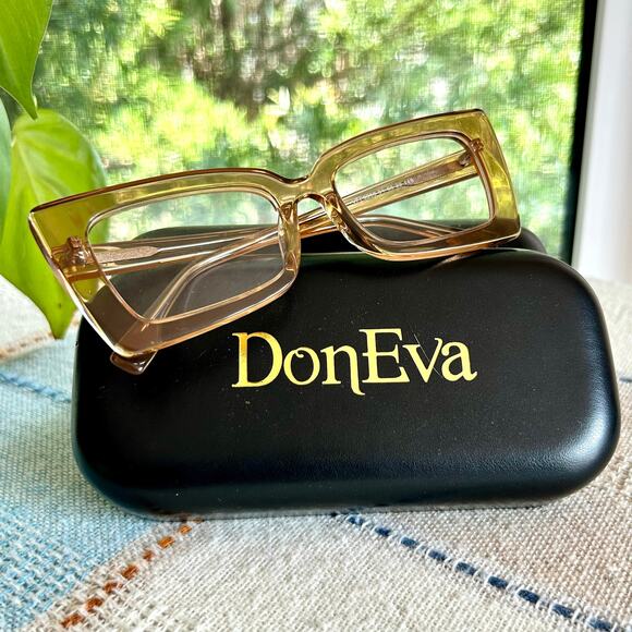 DonEva Eyeglass Frames – VFP0236-01 Cat Eye Style in Transparent Amber with Case - Picture 6 of 12